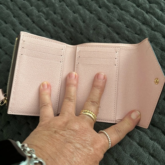 Louis Vuitton Victorine Wallet Monogram Rose Ballerine MI1138 - Picture 12 of 14